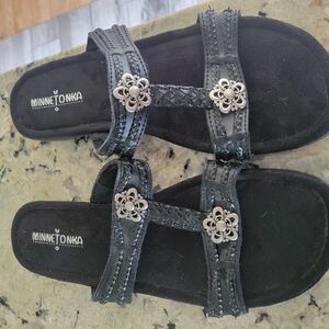 Minnetonka Women's Black Sandals